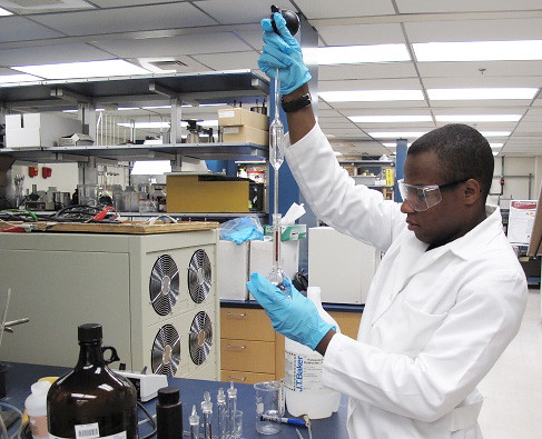 Investigación científica en laboratorio